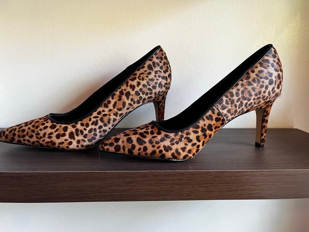 Marc Fisher LTD Gennily Leopard Calf Hair Pointed Toe Pumps Heels 8.5M